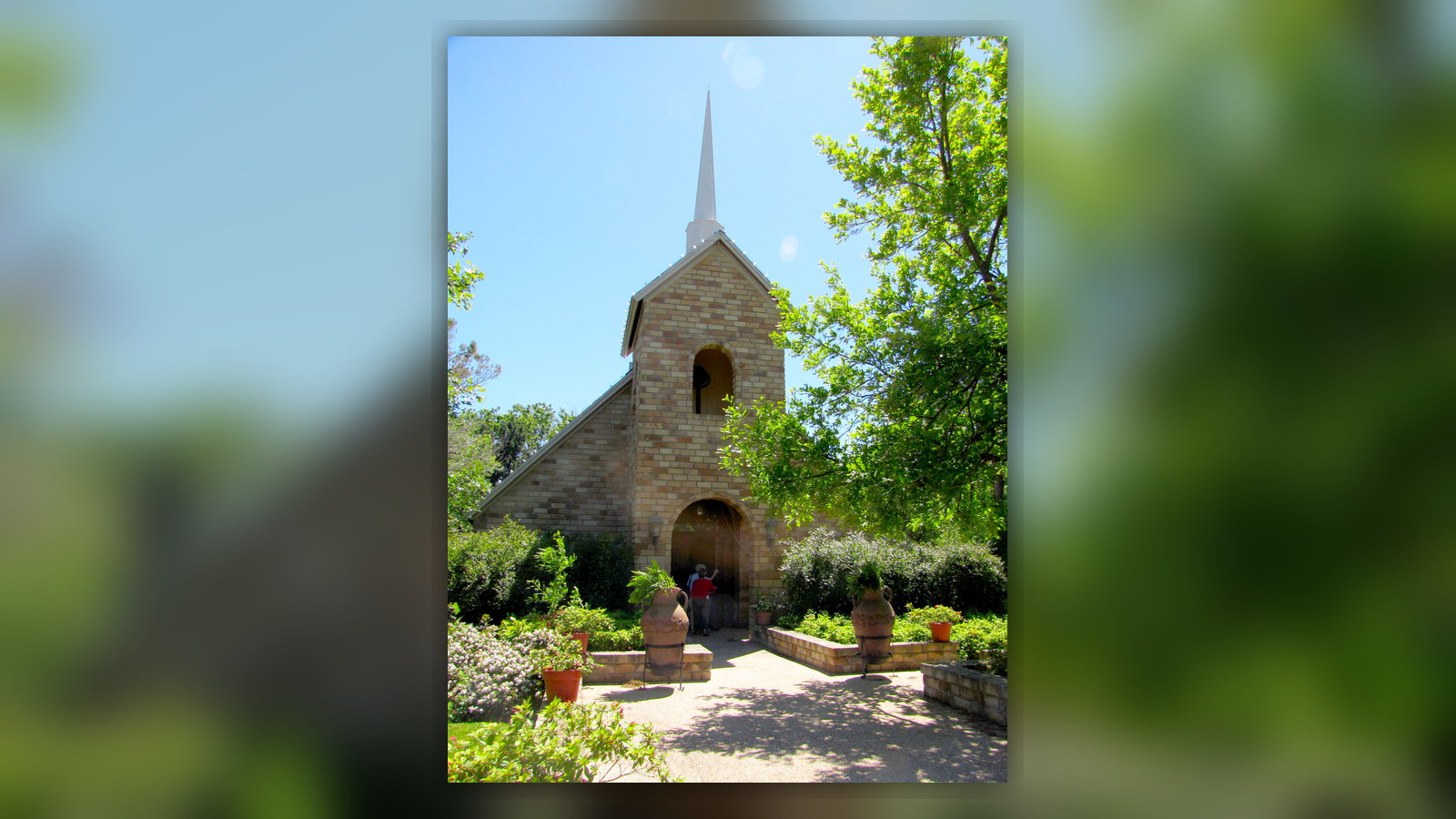 The stone chapel at Clark Gardens Botanical Park